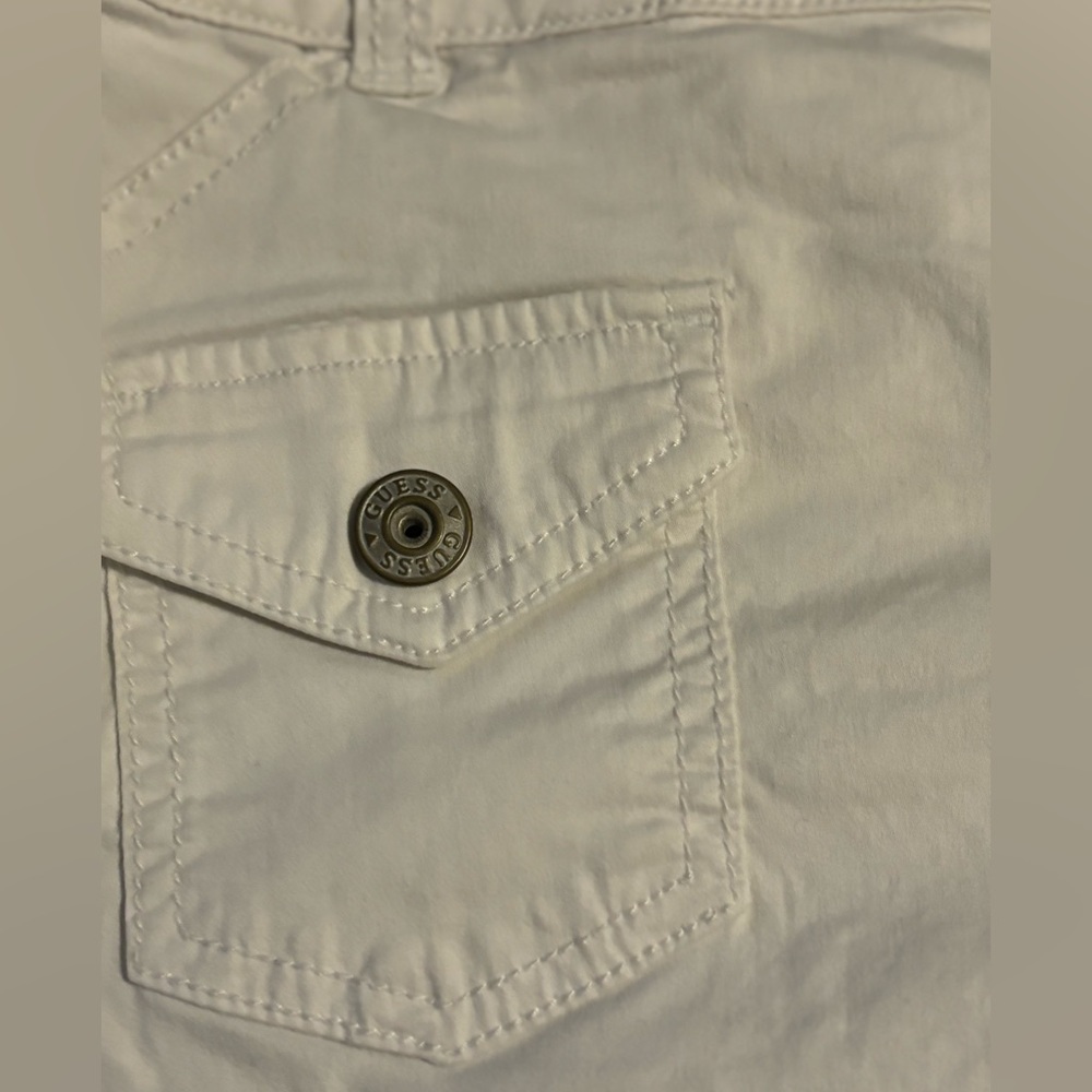 GUESS Shorts - Picture 5 of 7